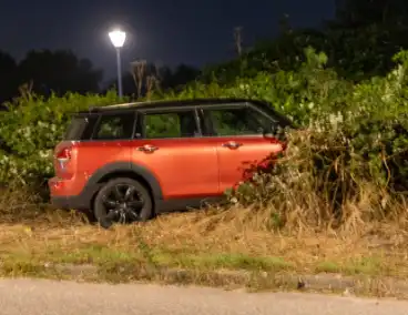 Minderjarige botst met personenauto tijdens joyride