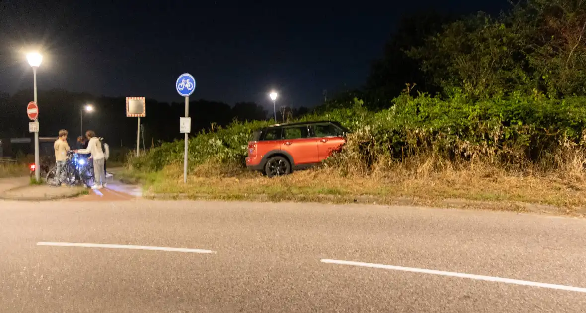 Minderjarige botst met personenauto tijdens joyride - Foto 1