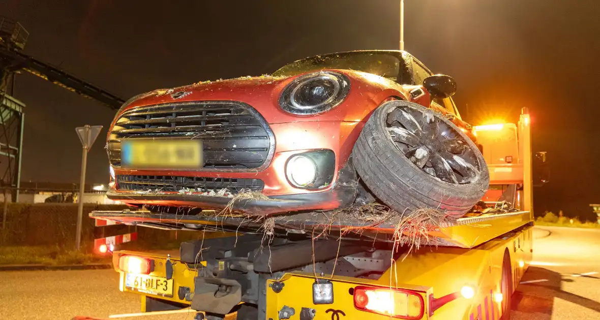 Minderjarige botst met personenauto tijdens joyride - Foto 13