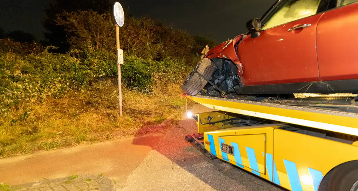 Minderjarige botst met personenauto tijdens joyride - Foto 15