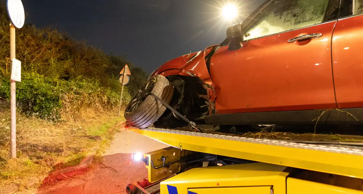 Minderjarige botst met personenauto tijdens joyride - Foto 17