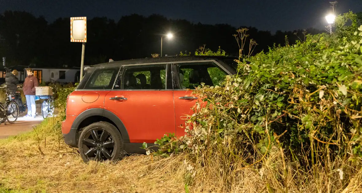 Minderjarige botst met personenauto tijdens joyride - Foto 6