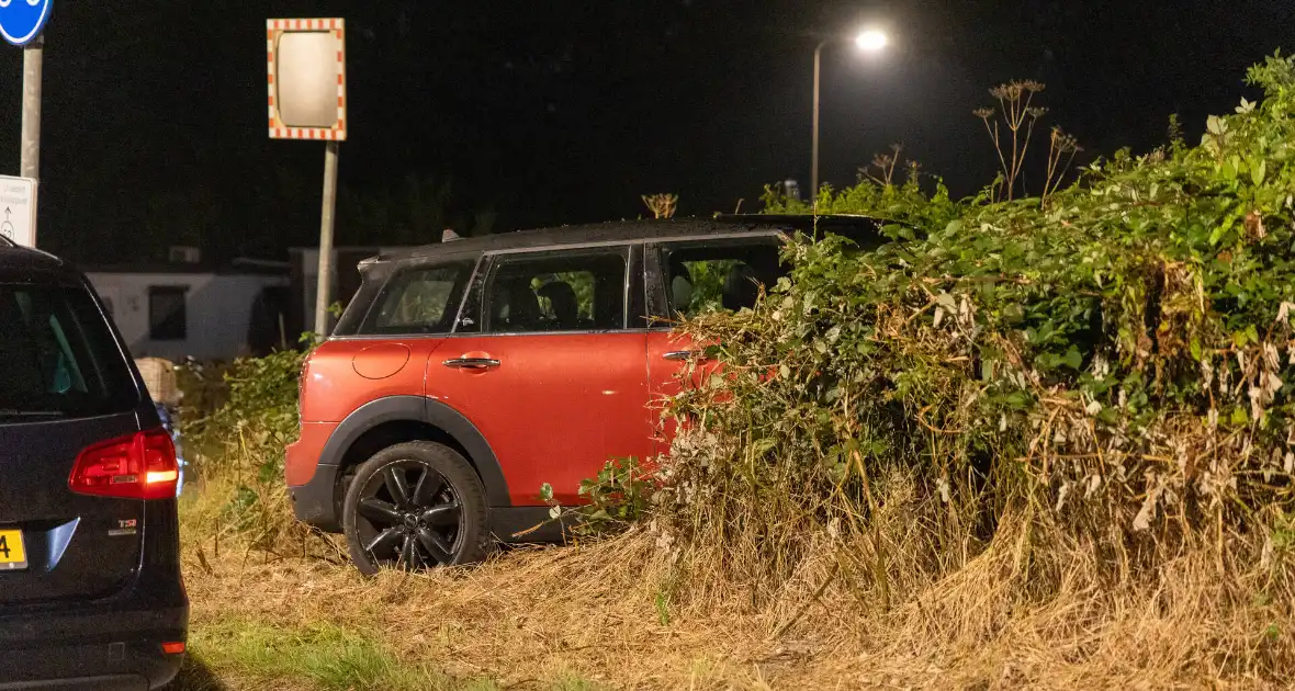 Minderjarige botst met personenauto tijdens joyride - Foto 8