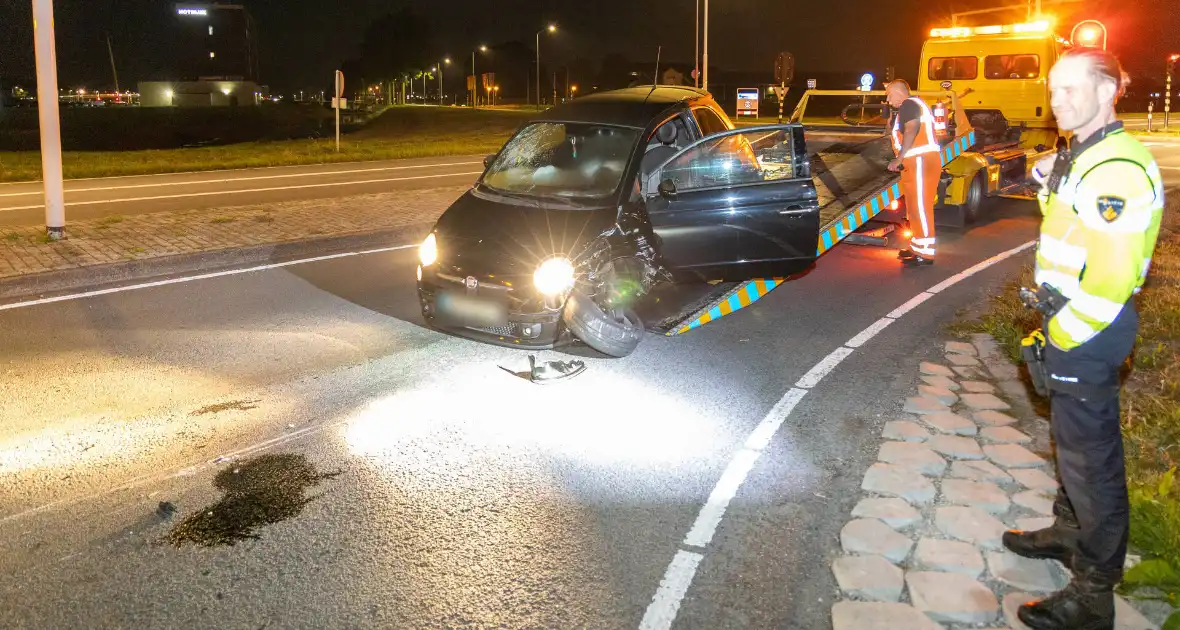 Bestuurder botst tegen paal en raakt gewond - Foto 11