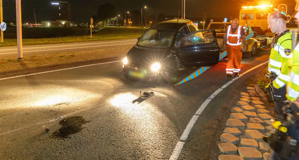 Bestuurder botst tegen paal en raakt gewond - Foto 9