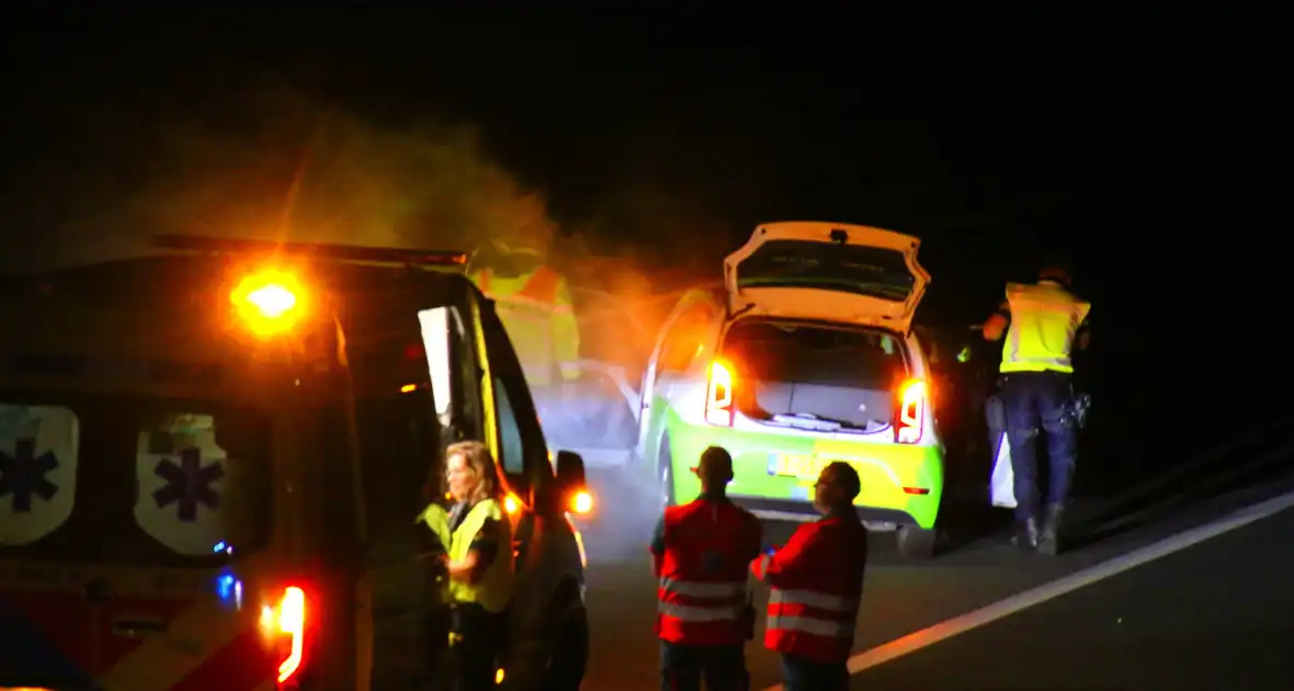 Twee auto's zwaar beschadigd bij aanrijding - Foto 3