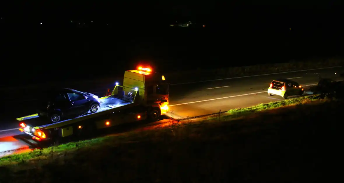 Twee auto's zwaar beschadigd bij aanrijding - Foto 4