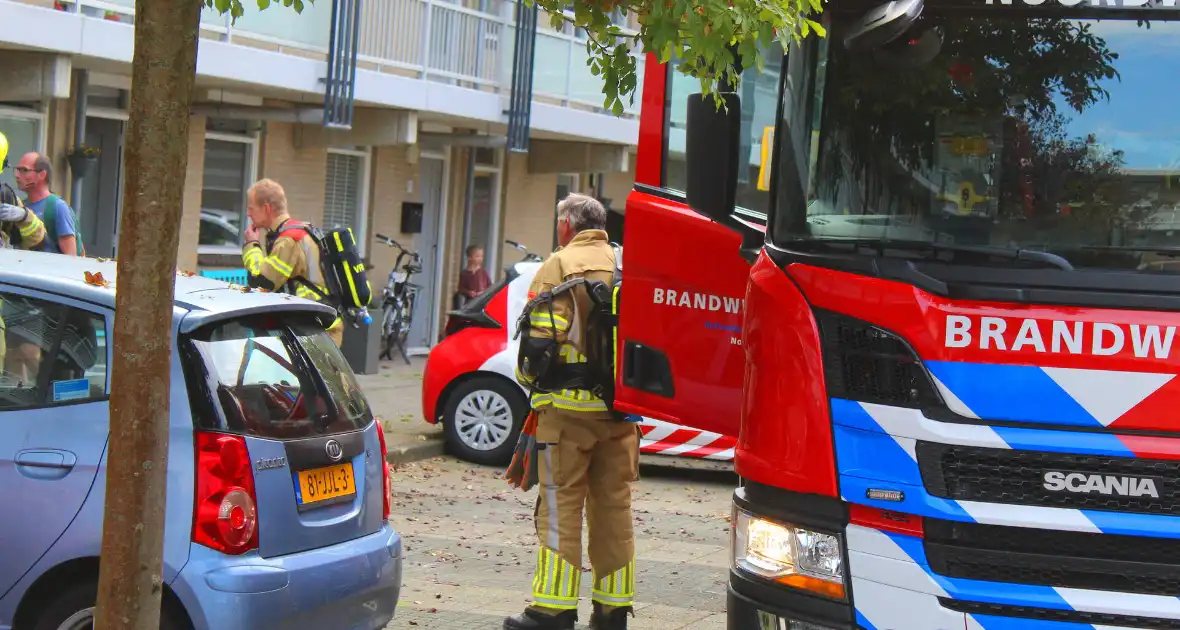 Raam ingeslagen voor pan op het vuur - Foto 2