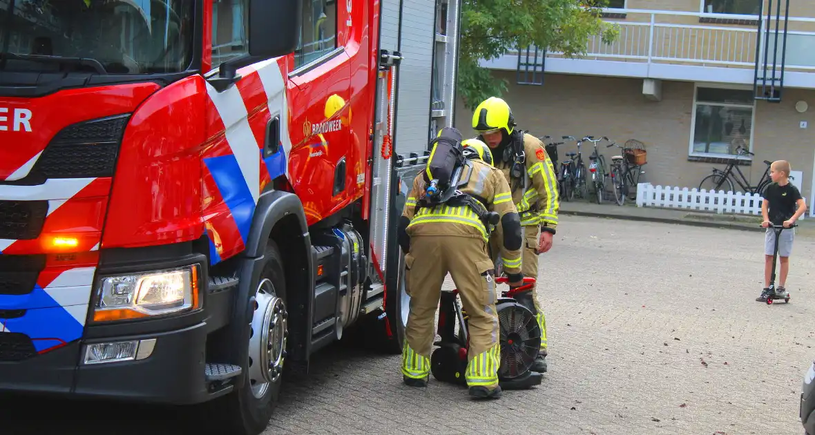 Raam ingeslagen voor pan op het vuur - Foto 3