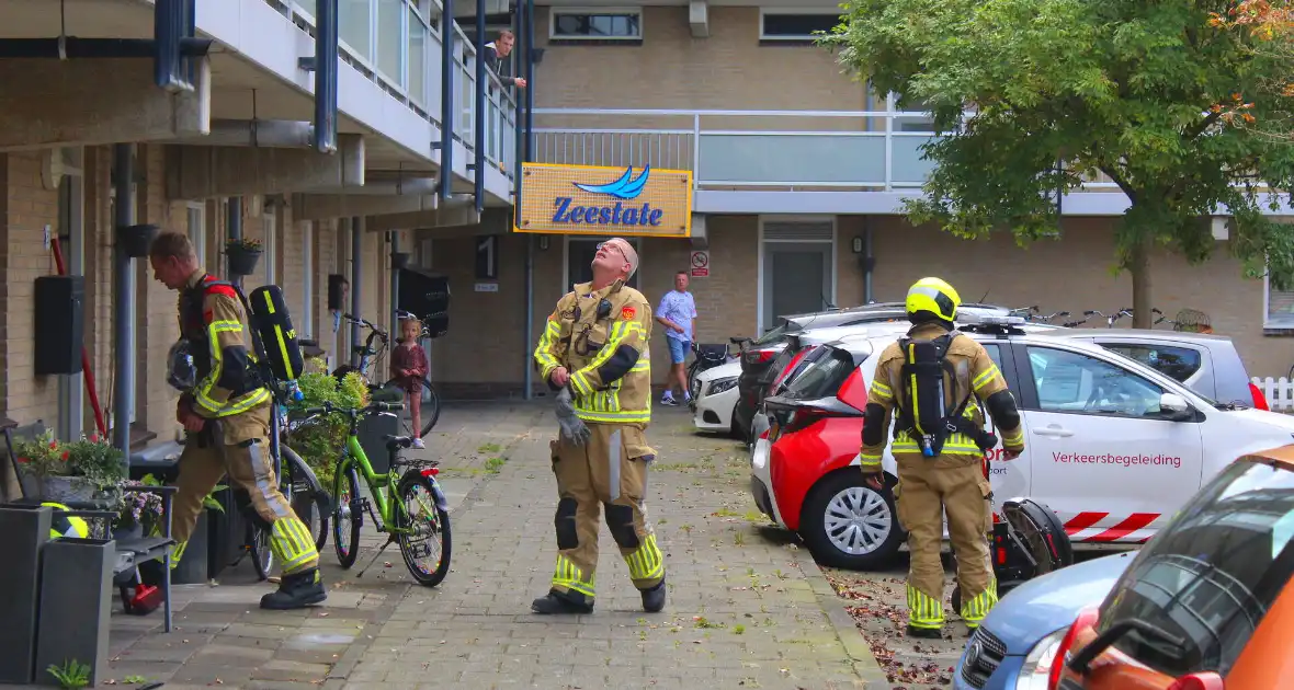 Raam ingeslagen voor pan op het vuur - Foto 4