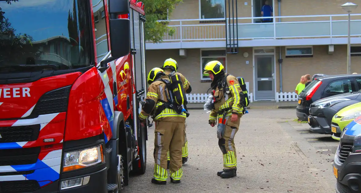 Raam ingeslagen voor pan op het vuur - Foto 5