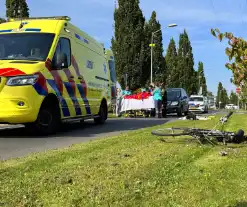 Fietser zwaargewond bij aanrijding met personenauto