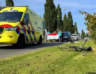 Fietser zwaargewond bij aanrijding met personenauto