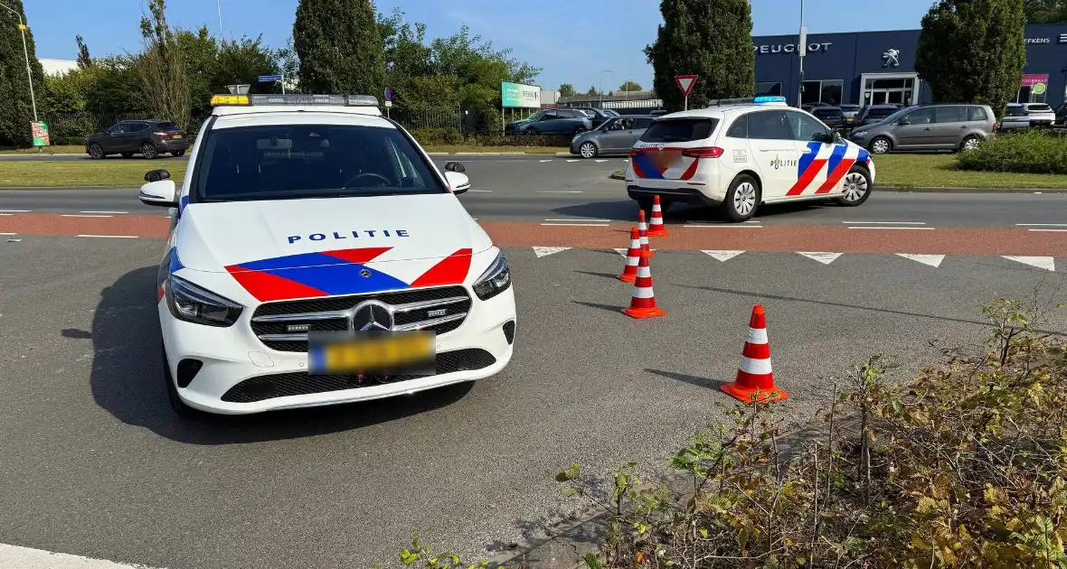 Fietser zwaargewond bij aanrijding met personenauto - Foto 5