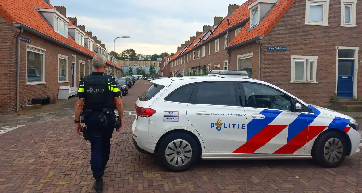 Agenten in kogelwerende vesten nemen wapens in beslag - Foto 1