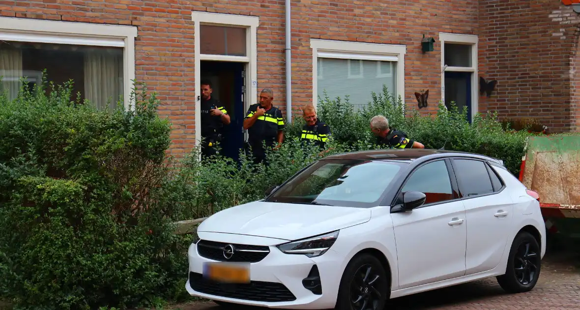 Agenten in kogelwerende vesten nemen wapens in beslag - Foto 14