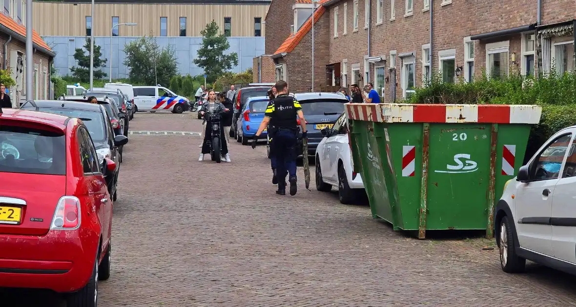 Agenten in kogelwerende vesten nemen wapens in beslag - Foto 15