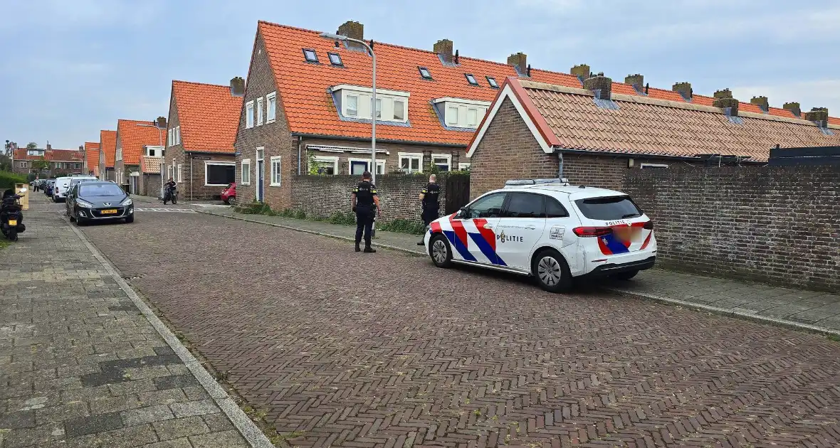 Agenten in kogelwerende vesten nemen wapens in beslag - Foto 16