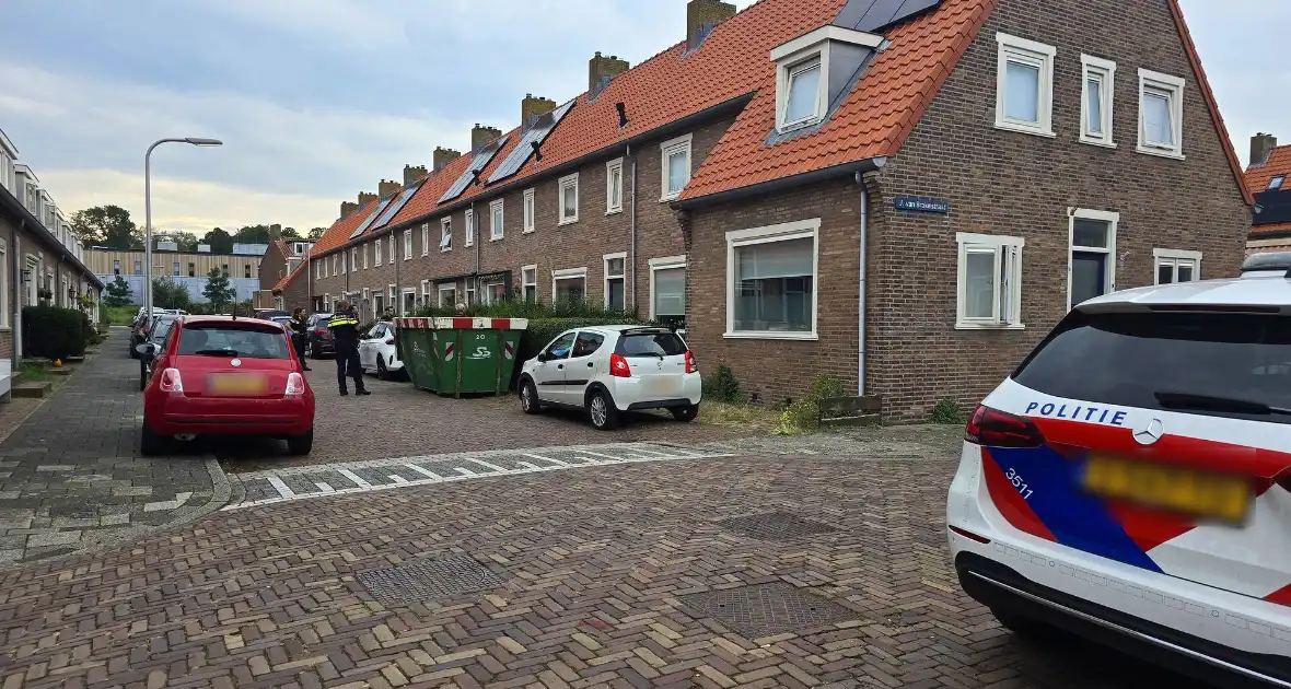 Agenten in kogelwerende vesten nemen wapens in beslag - Foto 17