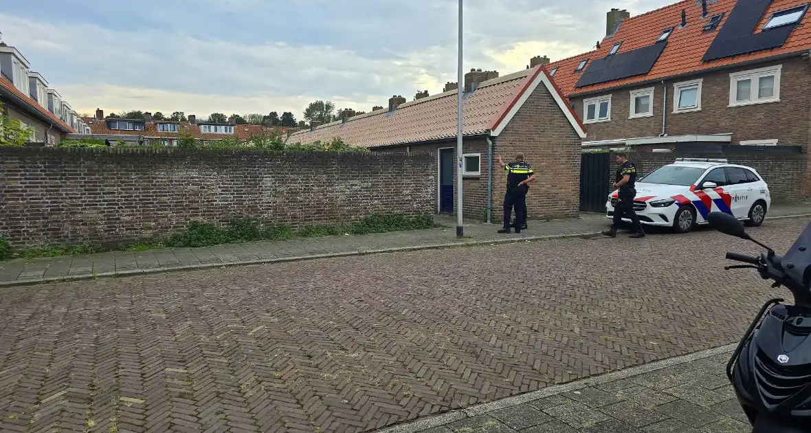 Agenten in kogelwerende vesten nemen wapens in beslag - Foto 19