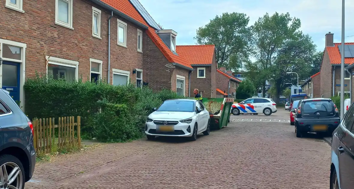 Agenten in kogelwerende vesten nemen wapens in beslag - Foto 3