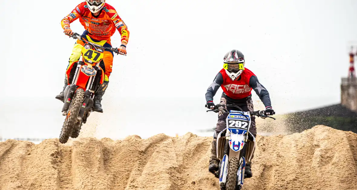 Duizenden toeschouwers bij 37e strandcross Vlissingen