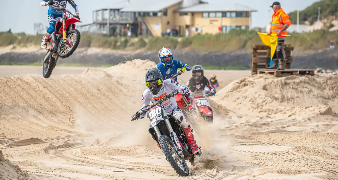 Duizenden toeschouwers bij 37e strandcross Vlissingen - Foto 5