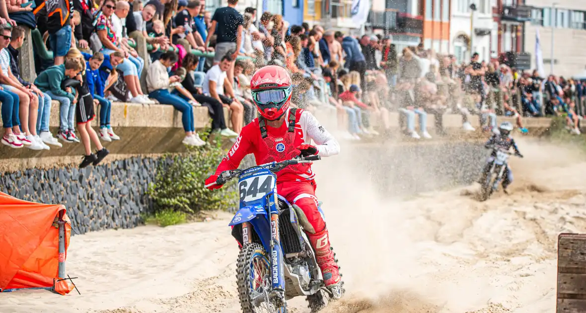 Duizenden toeschouwers bij 37e strandcross Vlissingen - Foto 7