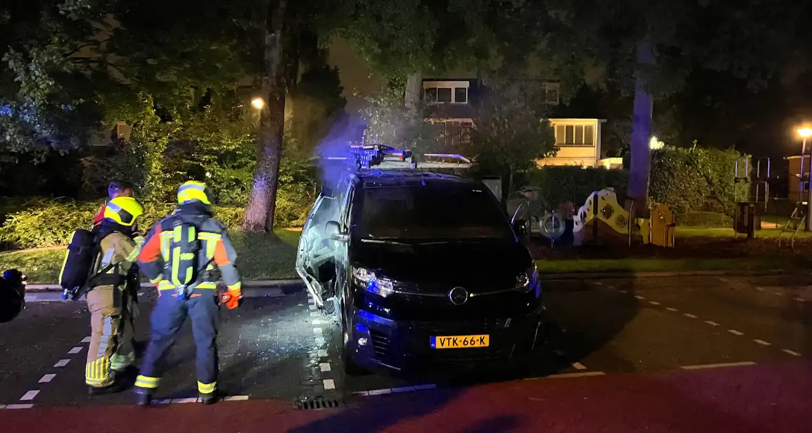 Hydraulisch gereedschap ingezet bij blussen voertuigbrand - Foto 2