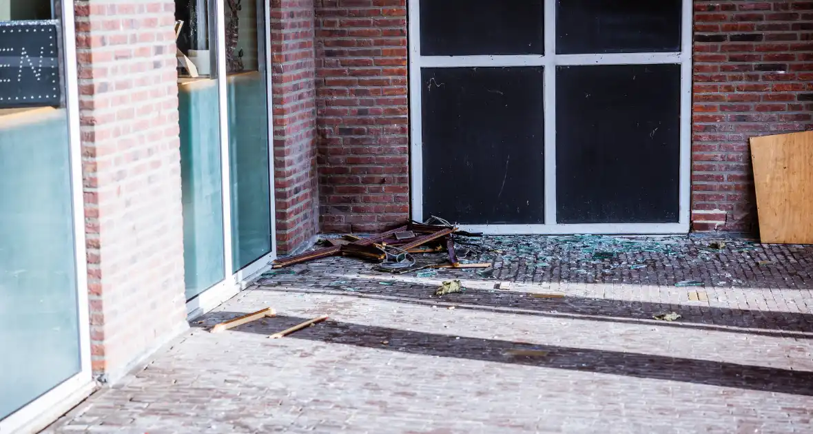 Enorme schade en woningen onbewoonbaar - Foto 3