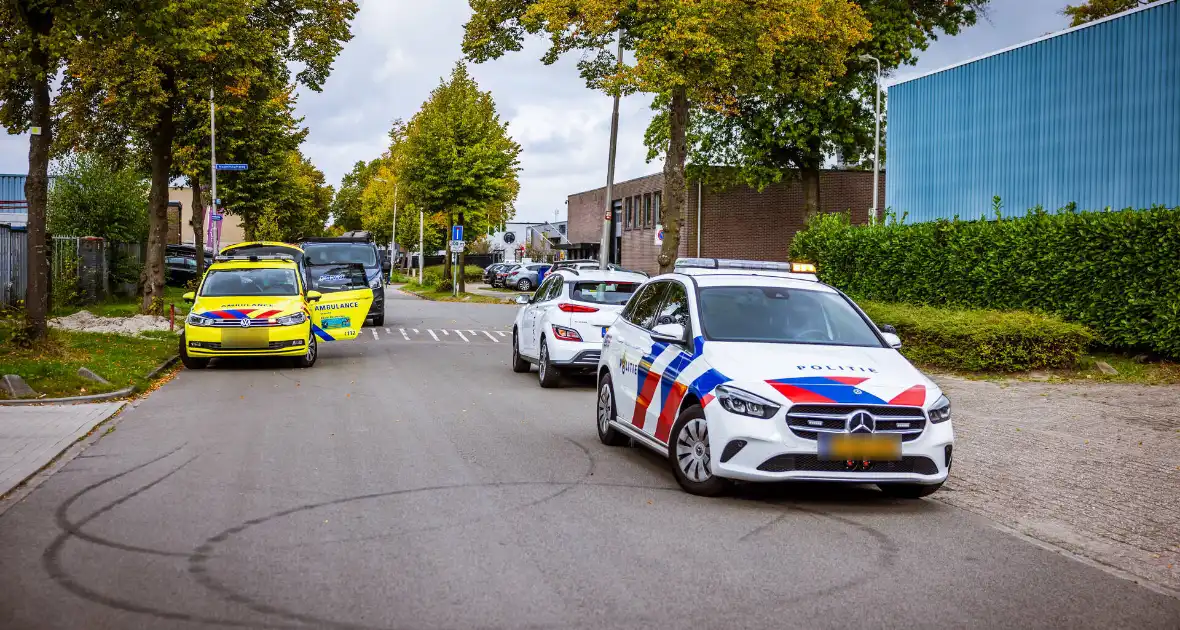 Ambulance vervoert gewonde na aanrijding