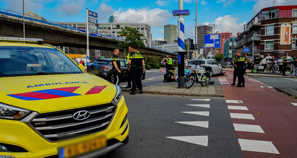 Veel schade na harde botsing op kruising - Foto 6