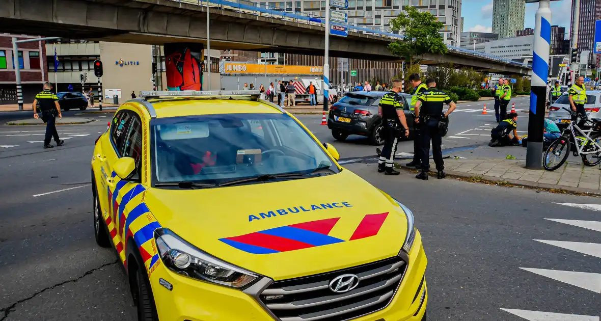 Veel schade na harde botsing op kruising - Foto 8