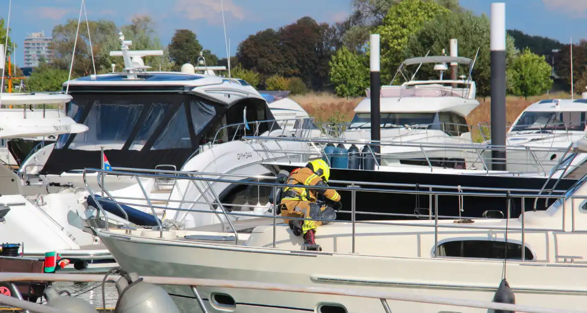 Kortsluiting veroorzaakt rookontwikkeling op boot - Foto 2