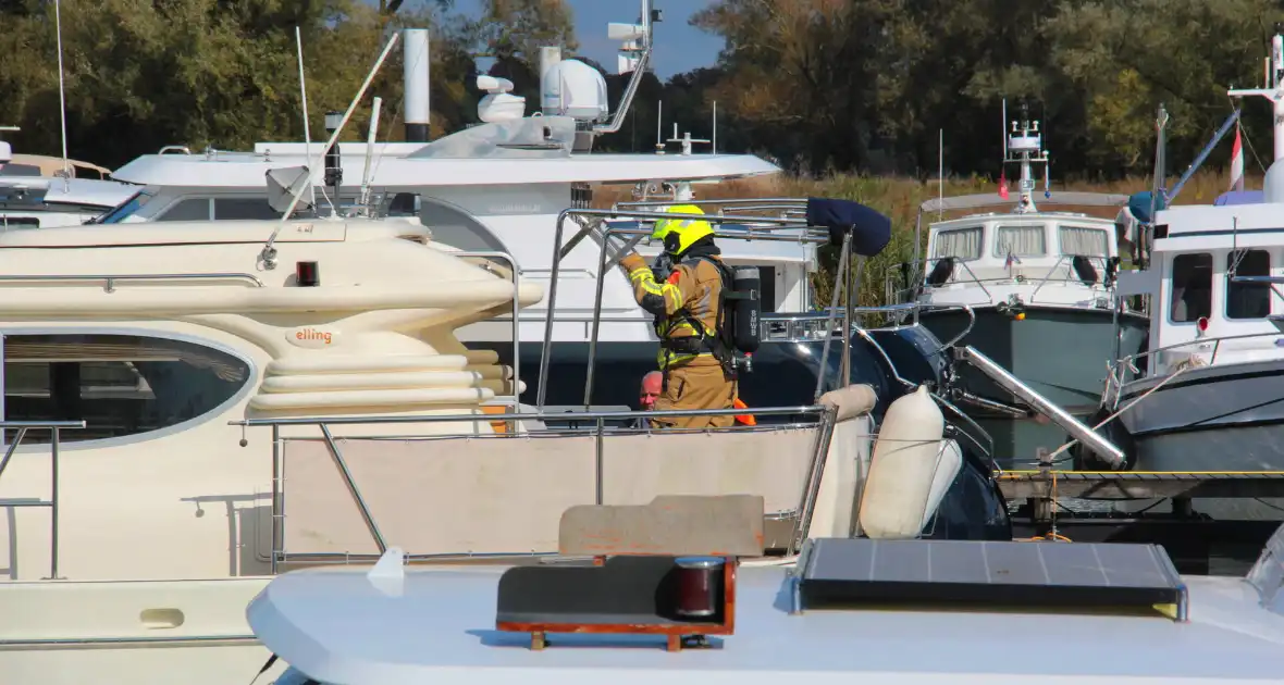 Kortsluiting veroorzaakt rookontwikkeling op boot - Foto 3