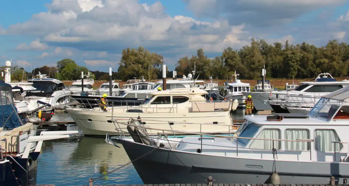 Kortsluiting veroorzaakt rookontwikkeling op boot - Foto 5