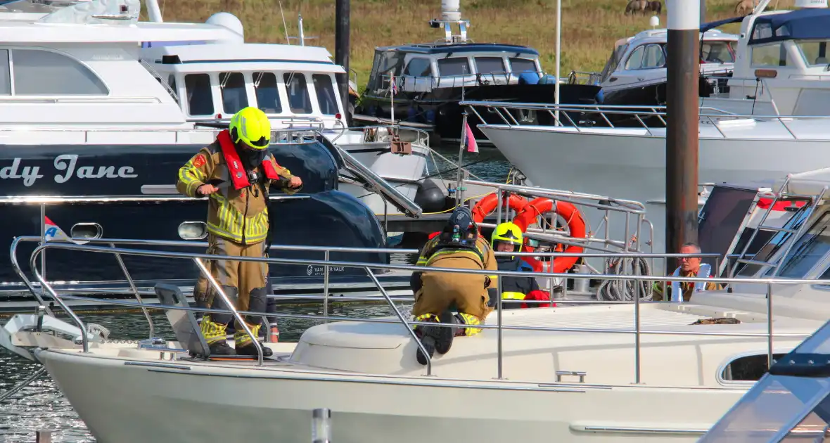 Kortsluiting veroorzaakt rookontwikkeling op boot - Foto 7