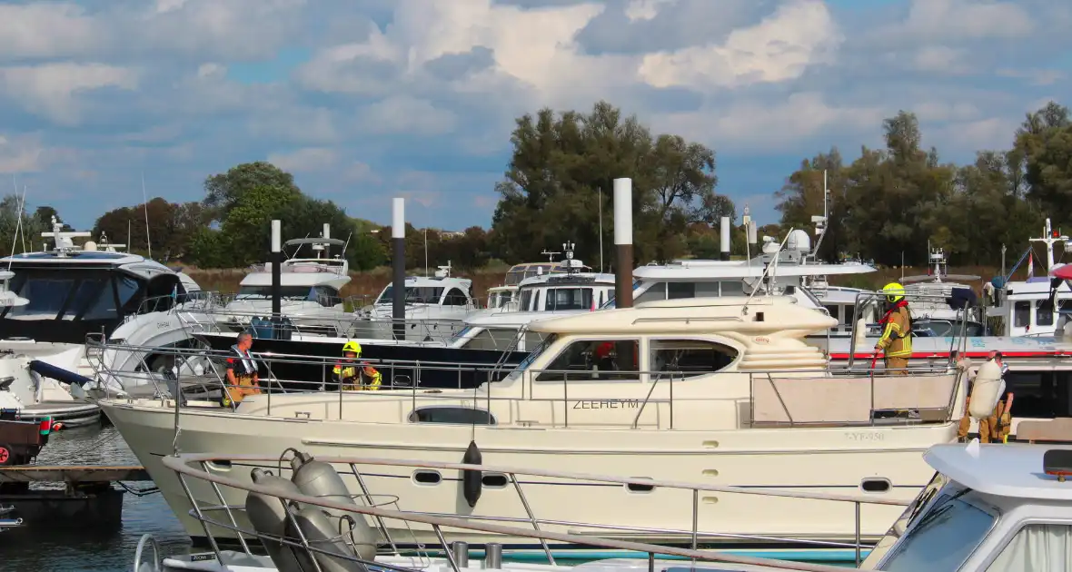 Kortsluiting veroorzaakt rookontwikkeling op boot - Foto 8