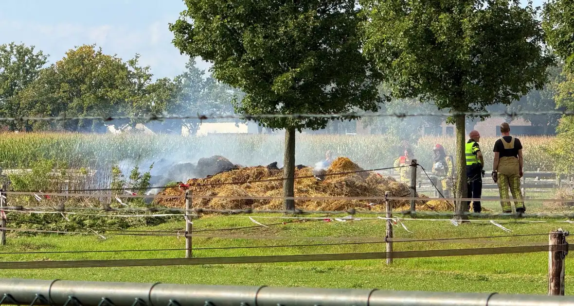 Smeulende mesthoop zorgt voor brandweeractie