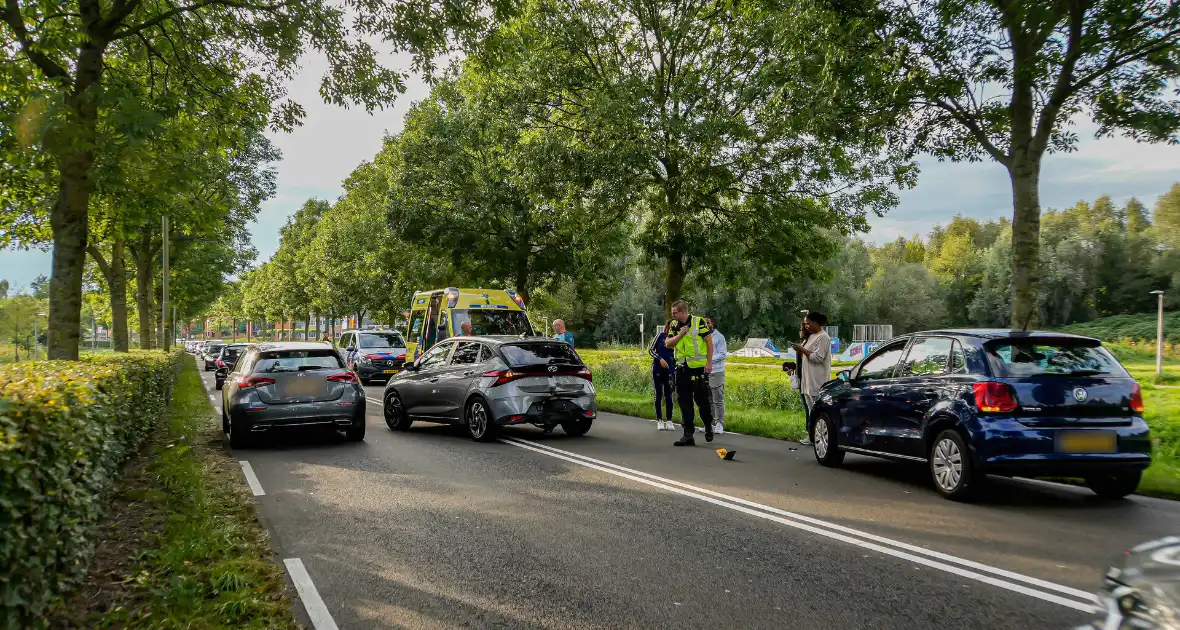 Enorme file door kop-staart botsing