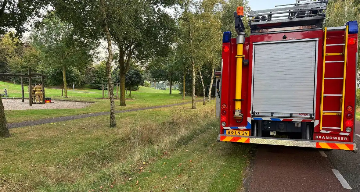 Jongedame in schommel uit benarde positie bevrijdt - Foto 9