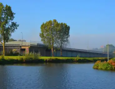 Brand in loods zorgt voor forse rookontwikkeling