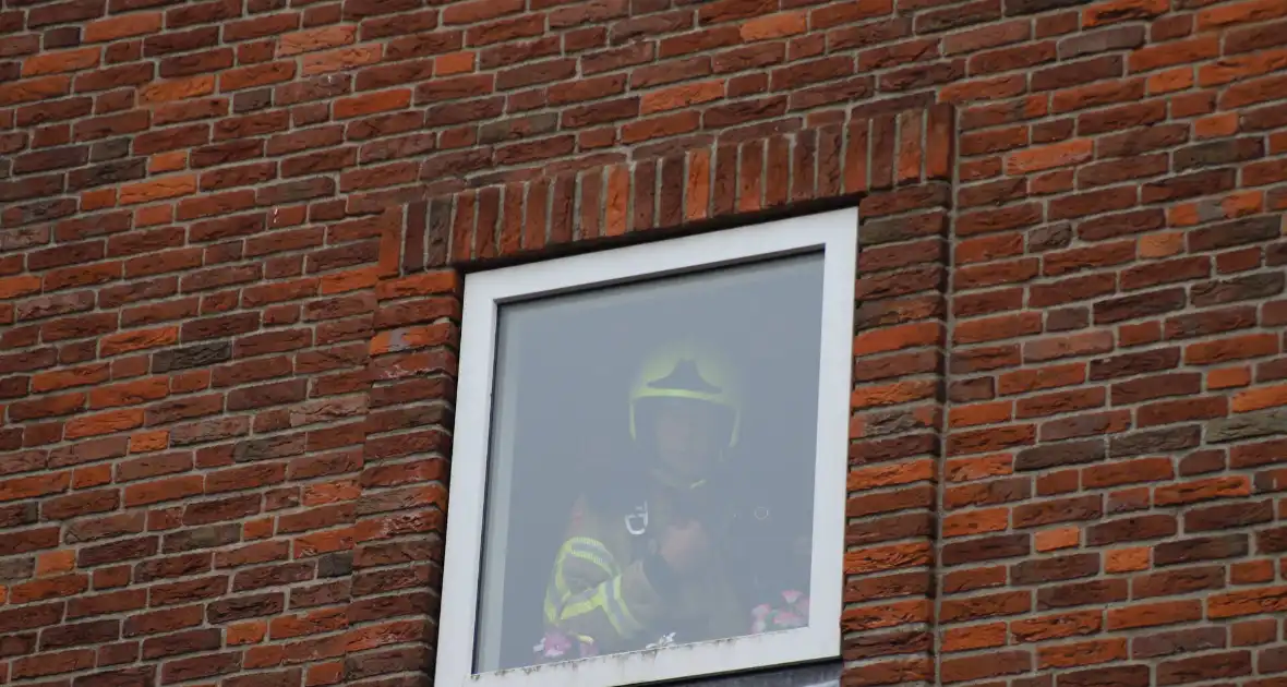 Rookontwikkeling in flat door brandende wc-rollen - Foto 4