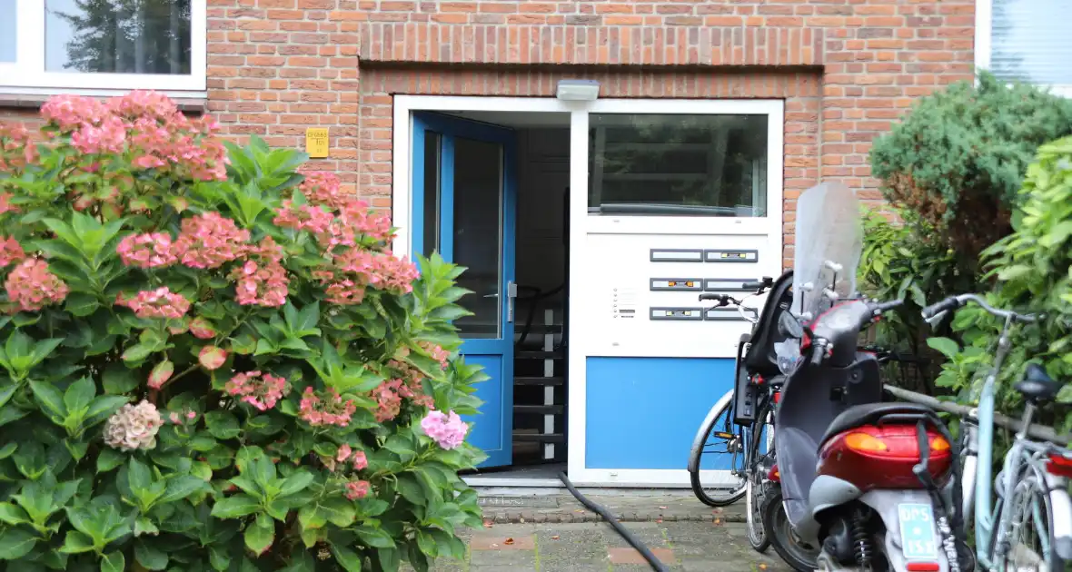 Rookontwikkeling in flat door brandende wc-rollen - Foto 6