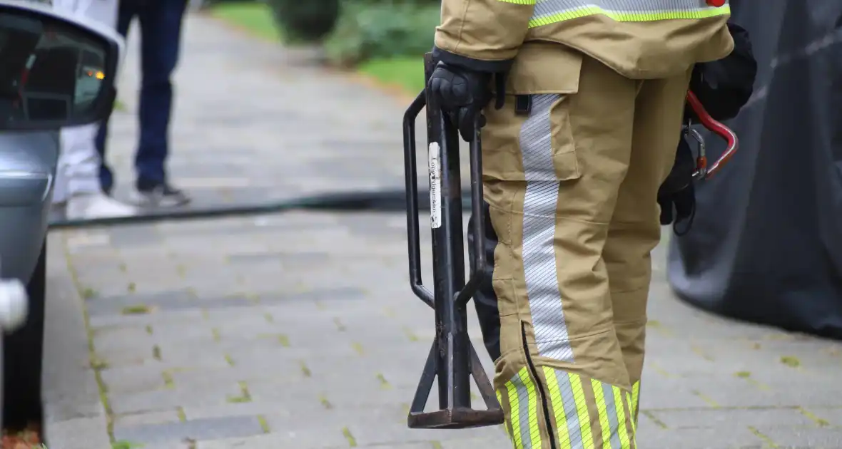 Rookontwikkeling in flat door brandende wc-rollen - Foto 8