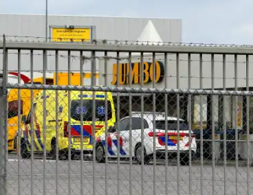 Man gewond bij ongeval op terrein van supermarkt