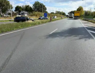 Aanrijding tussen vrachtwagen en auto veroorzaakt vertraging