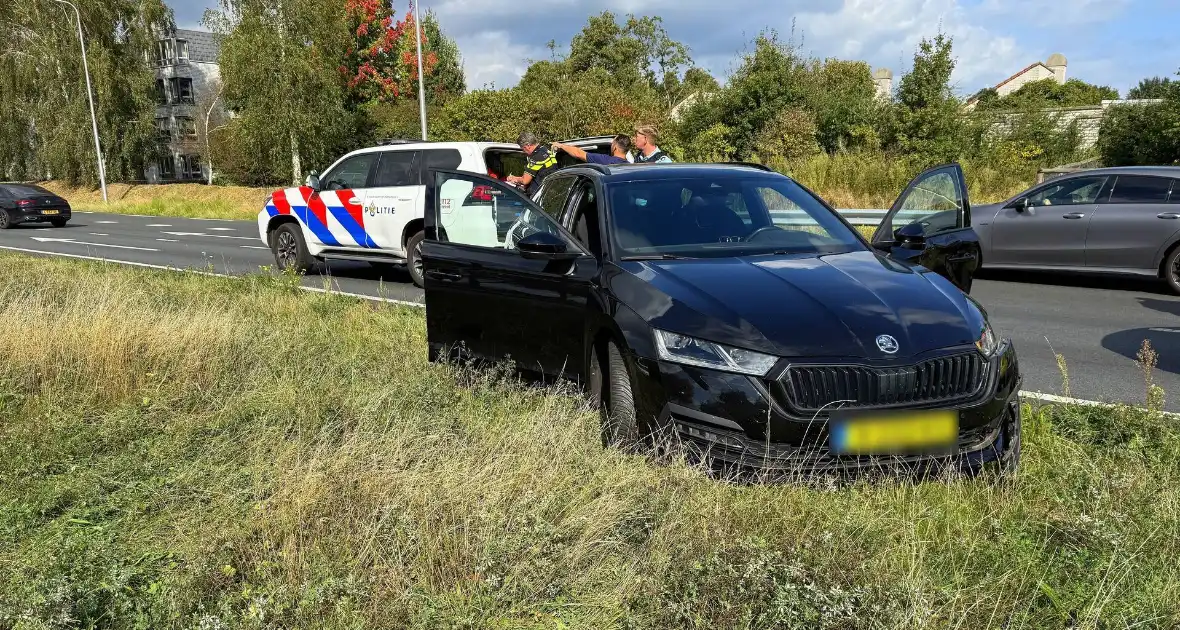 Aanrijding tussen vrachtwagen en auto veroorzaakt vertraging - Foto 3