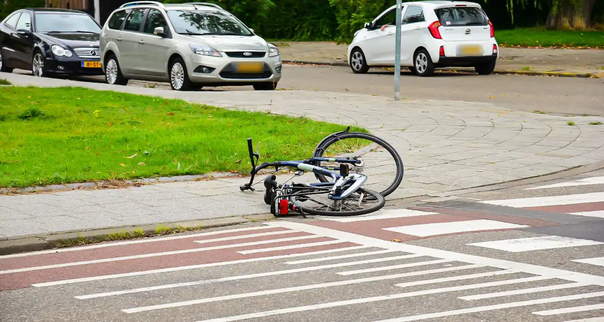 Kind op fiets aangereden bij oversteekplaats - Foto 3