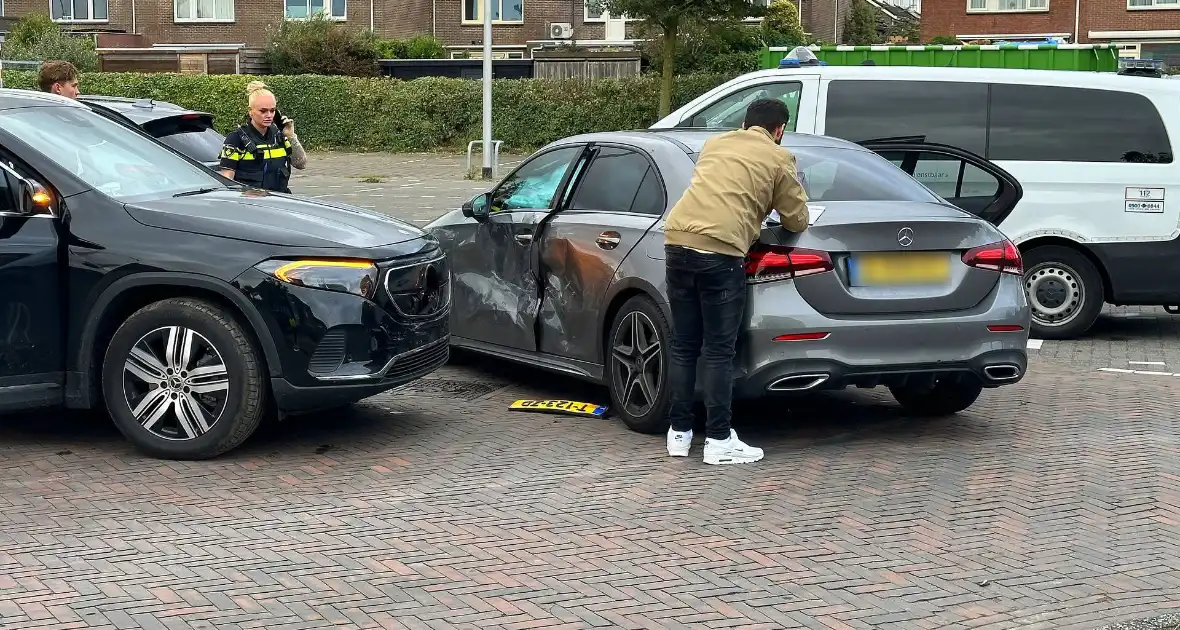 Fikse schade bij aanrijding op parkeerplaats - Foto 1